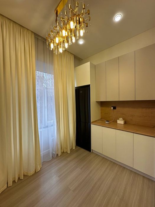 Продаётся 3 комнатная на махтумкули