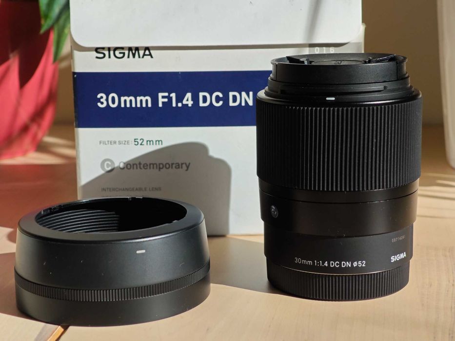 Обектив Sony E 18-135mm f/3.5-5.6 OSS и Обектив Sigma 30mm f/1.4 DC DN Contemporary - Sony E / В ГАРАНЦИЯ!!