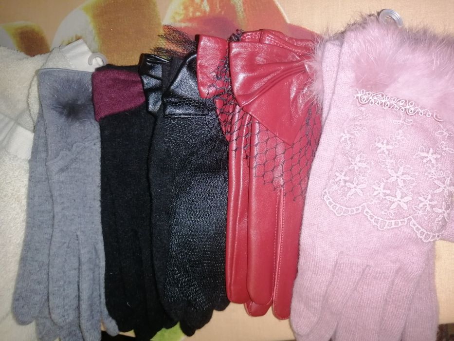 Женские перчатки