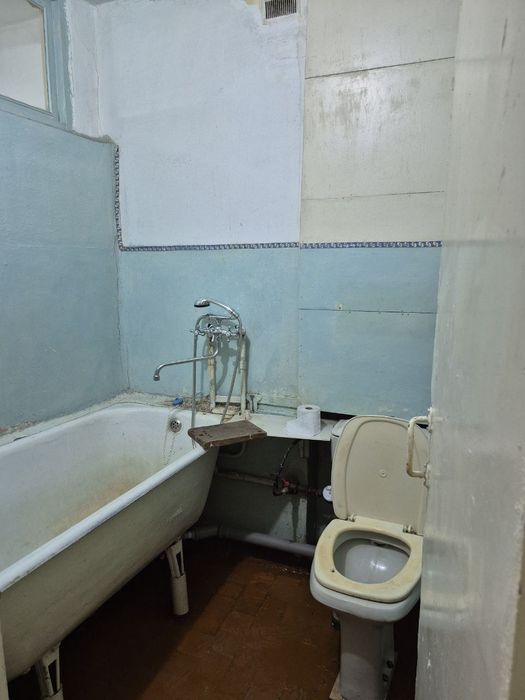 Сдается 1 ком кв в Чирчике 1 мкн 2 этаж балкон 2,6 дом кирпичный