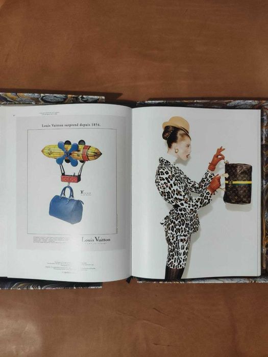 Cărți Louis Vuitton - City Bags: A Natural History + Catwalk