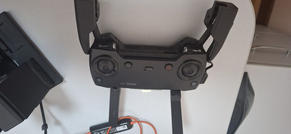 Продам дрон DJI Mavic Air