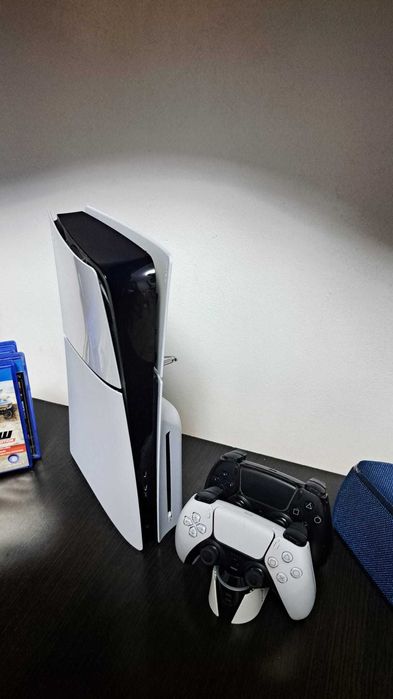 Vând pachet PlayStation 5 Disc Edition– stare excelentă