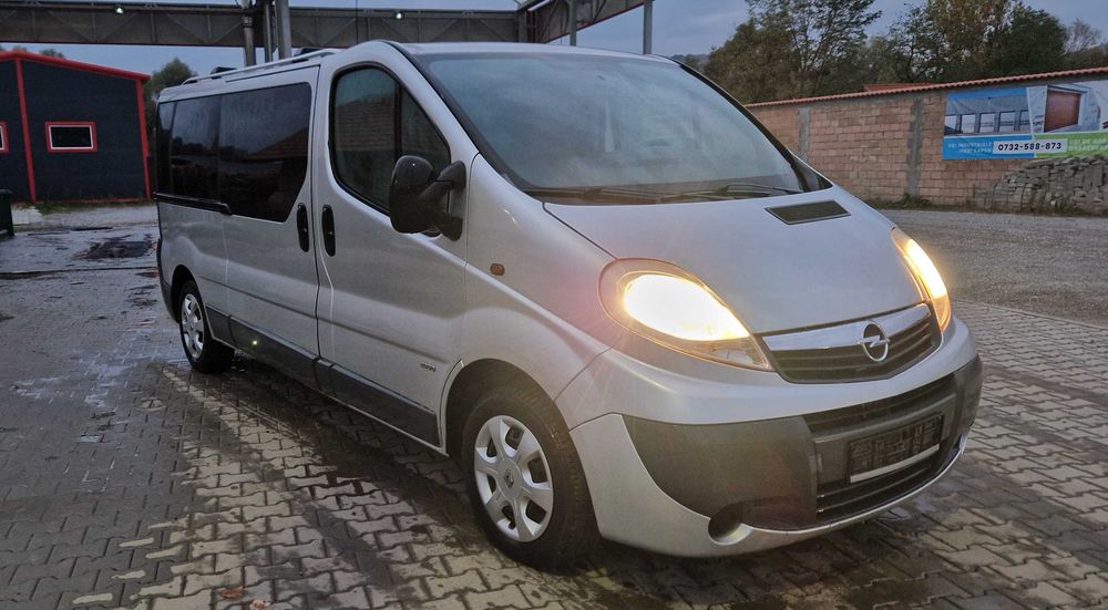 Opel Vivaro 2.0 cdti 8+1 pers, model long