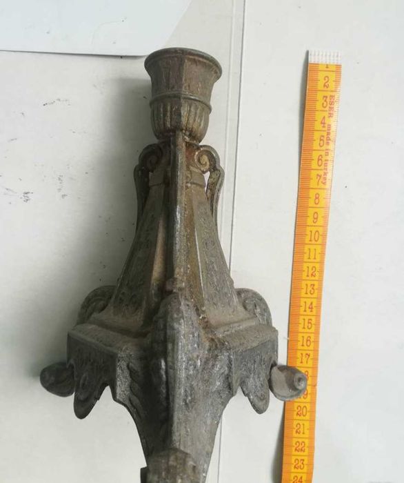 Продавам много стар свещник. Приемам бартер за монети.