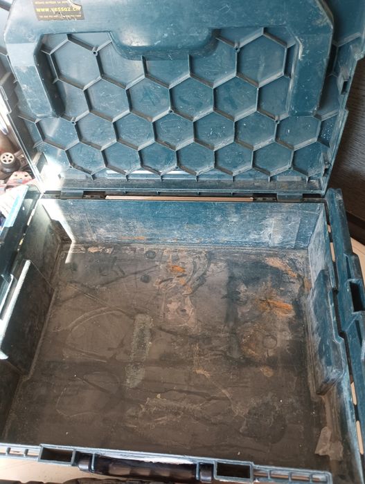 Bosch перфоратор, зарядно, куфар