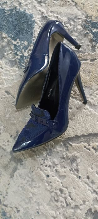 Продам женские туфли.