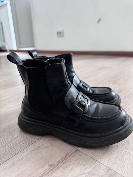 Продам обувь на девочку