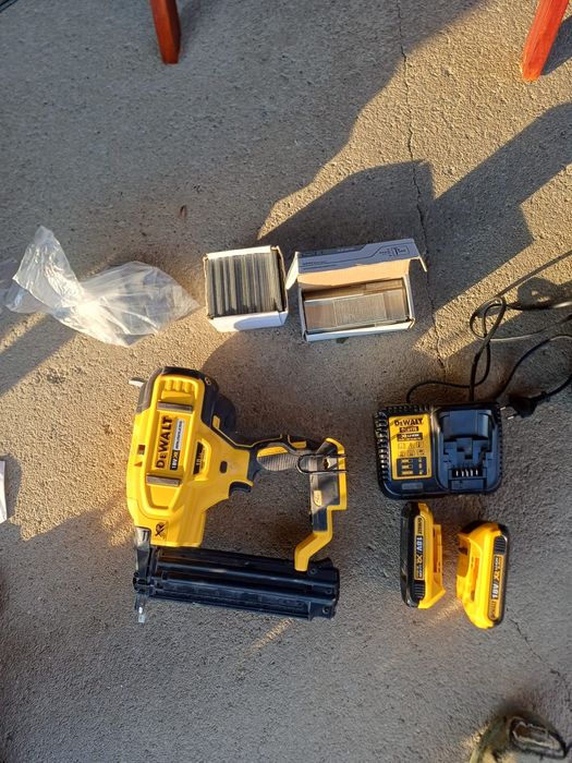 Pistol cuișoare  Dewalt DCN680D2 18V