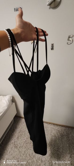 Продавам малка черна рокля