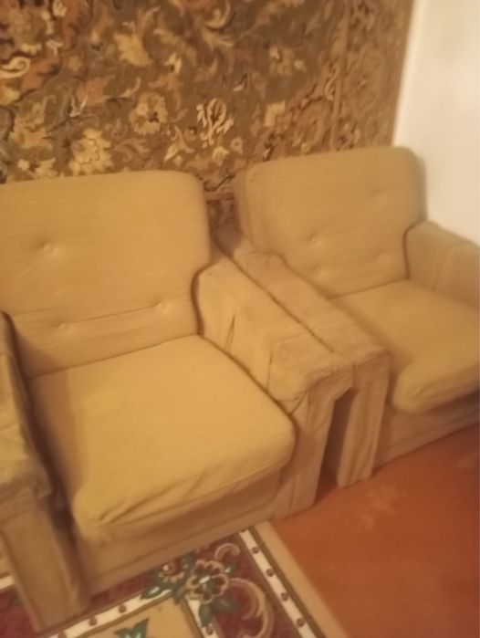 Отдам даром диван и два кресла