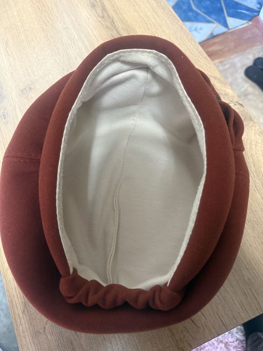 Продам две беретки одевала пару раз