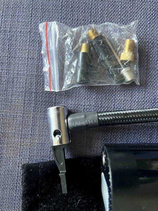 Автомобилна помпа за гуми 12V