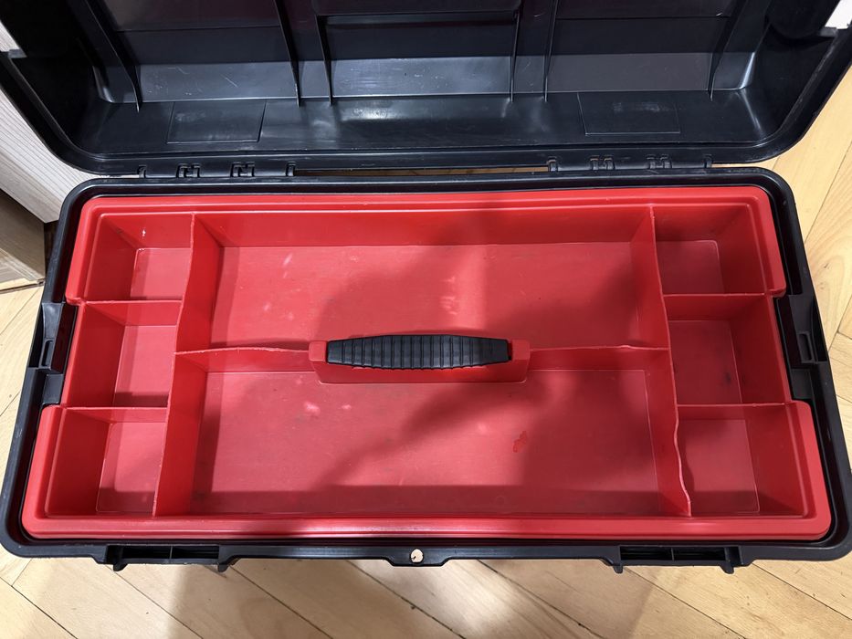 Куфар за инструменти с органайзер.