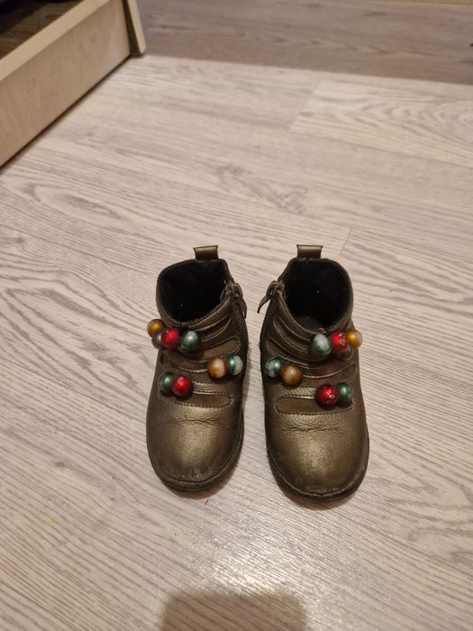 Продам батинки на девочку