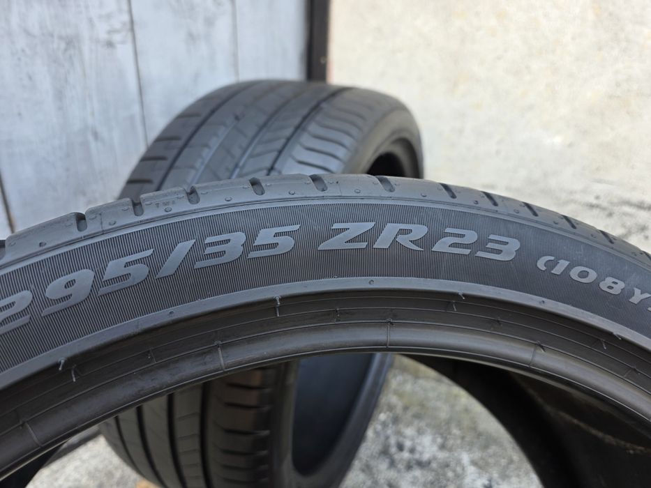 Vând două anvelope de vara pirelli p zero 295 35 23 dot 2724