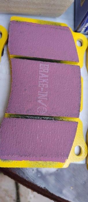 Продавам EBC Yellowstuff 4000 Series предни накладки DP41210R