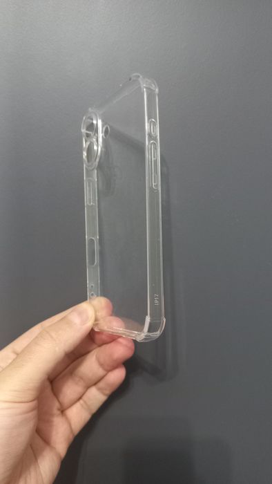 Силиконовый чехол на IPhone 17