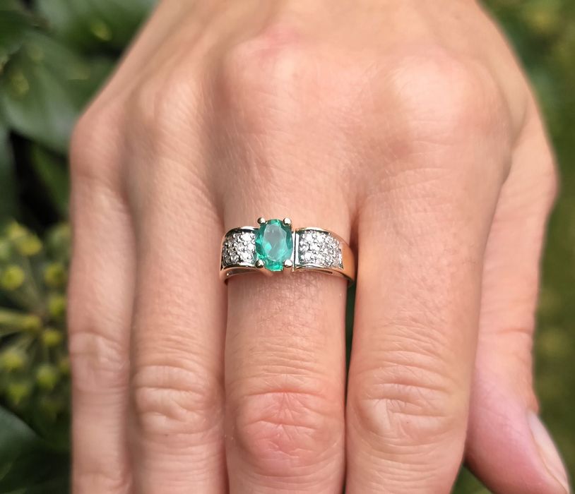 Inel din aur galben 14k cu smarald și diamante naturale