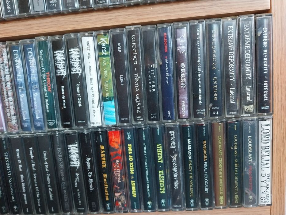 De vânzare casete death, black, heavy, doom metal, hard rock multe bucăți