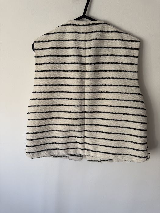 Vesta dama cu nasturi aurii H&M