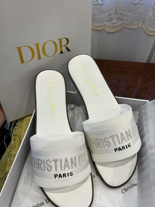 original yangi Dior tapichka sotiladi