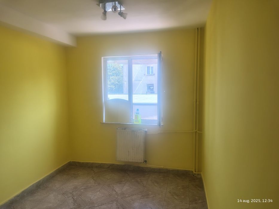Vând Garsonieră etaj 2