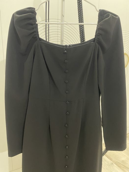 Продам черное плвтье