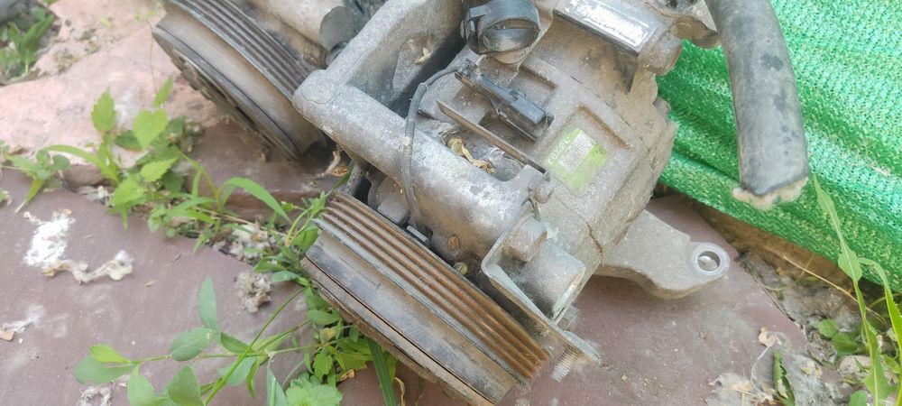 Компрессор кондиционера Subaru Forester SF5 EJ205 Марка: S