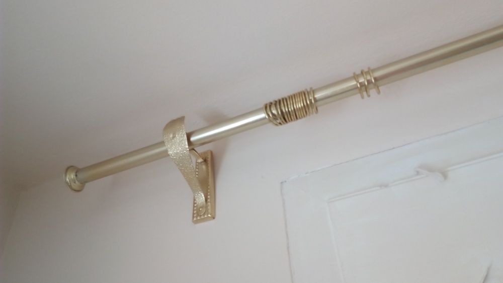 Garnisa aurie din aluminiu