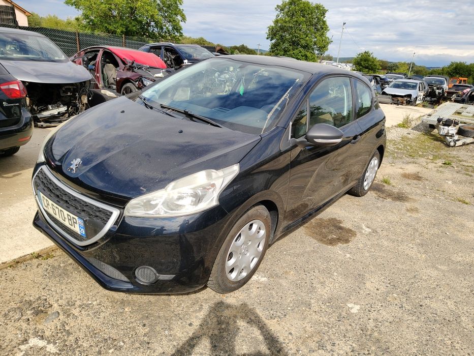 Piese kit airbaguri planșa bord scaune interior haion fuzeta volan ceasuri fata de ușa timonerie alternator catalizator planetara parbriz Peugeot 208