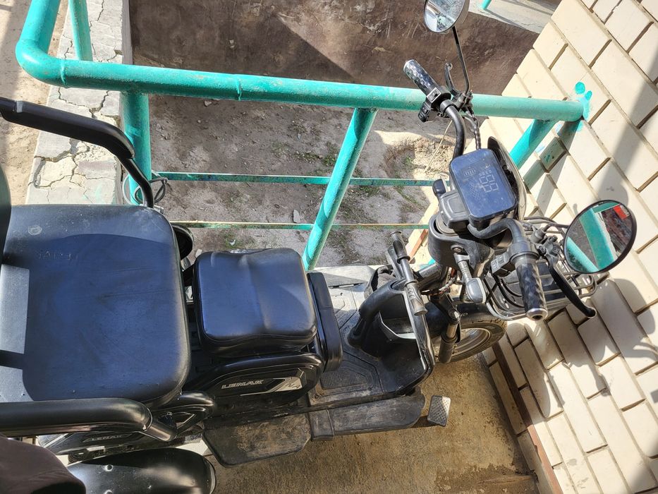 Электроскутер Lenak чёрный