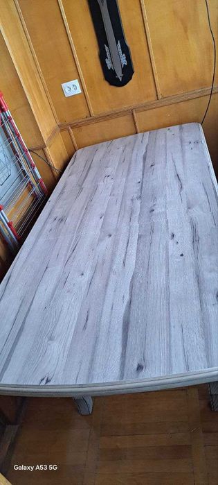 Продается раскладной стол и 4 стулья