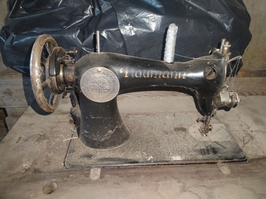 Mașina de cusut Naumann