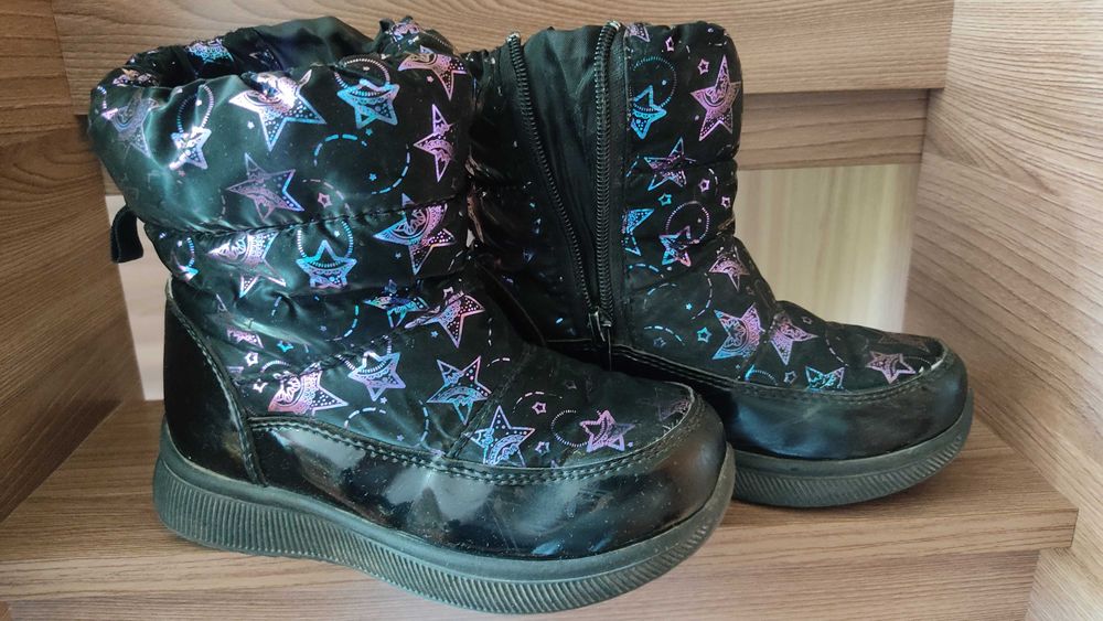 Продам зимние ботинки( обувь) на девочку. 28 размер