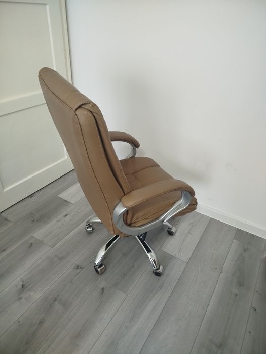 Подарък още едно бюро същия дизайн   Офис обурудване  и президентски с