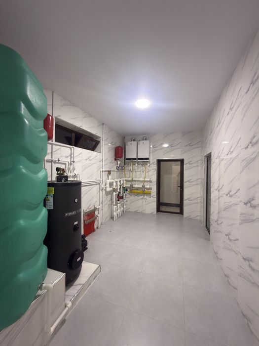 Продаётся роскошный 3-этажный таунхаус в престижном районе