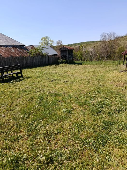 Vând casă cu teren1750mp com Gușoeni