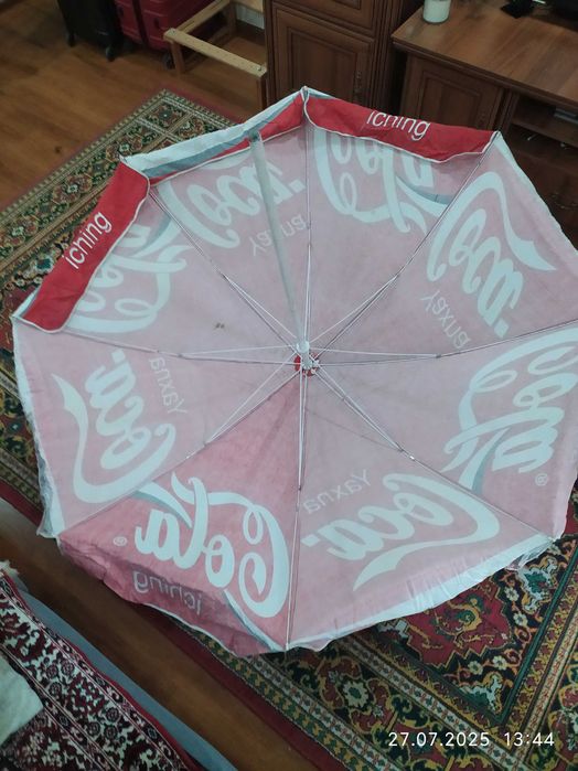 Пляжный зонт 2 метра в отличном состоянии Coca Cola.Спицы метал 8 ряд