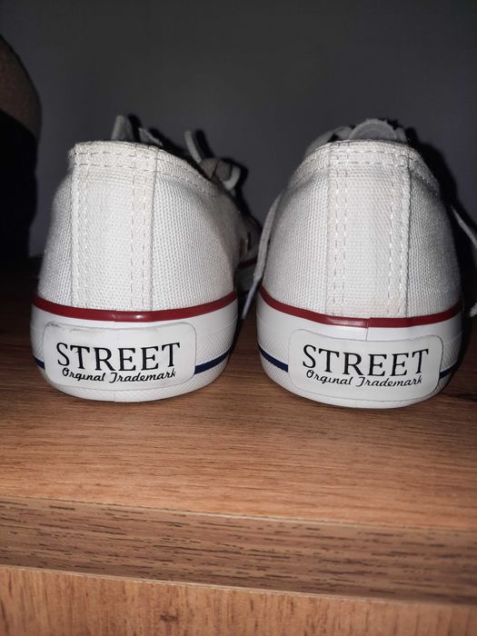 Бели кецове 38 номер