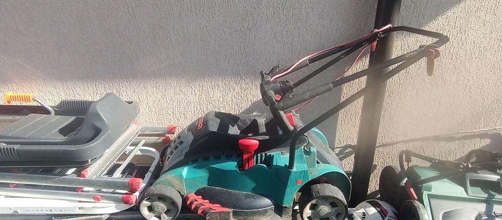 mașina tuns iarba electrica