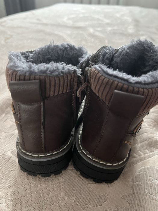 Продается детская обувь