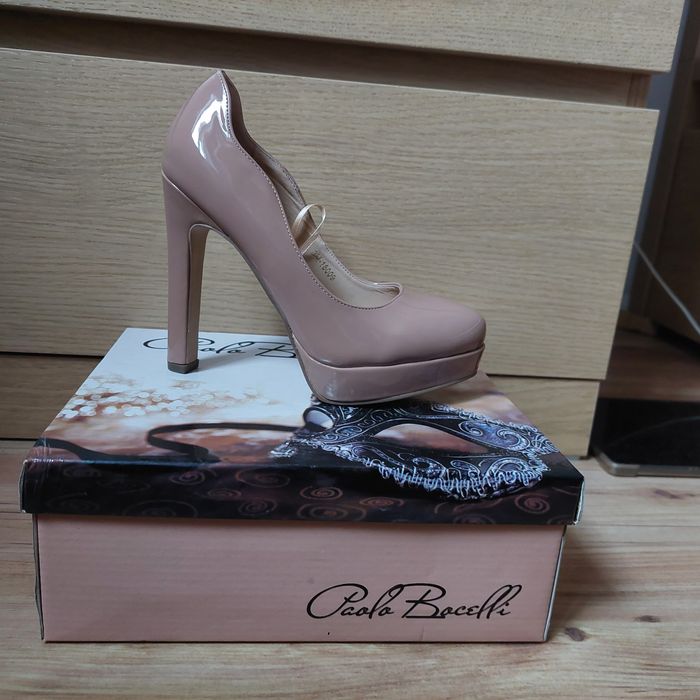 Нови    обувки   с висок ток