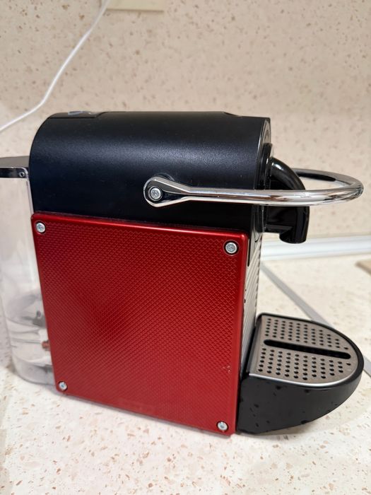 Кафемашина с капсули Nespresso Pixie Red