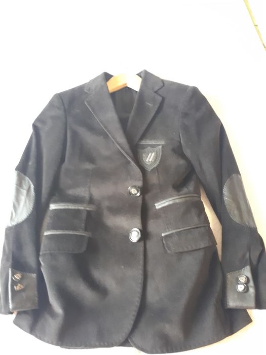 Продаю костюм в школу