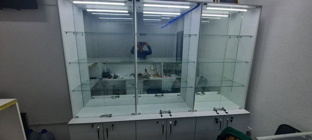 Офис учун мебель витрина ресепшн