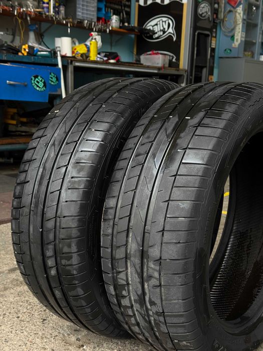 Vând 2 anvelope de vară 235/50 ZR18  Petlas Velox Sport PT741