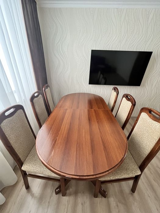 Стол из натурального дерева