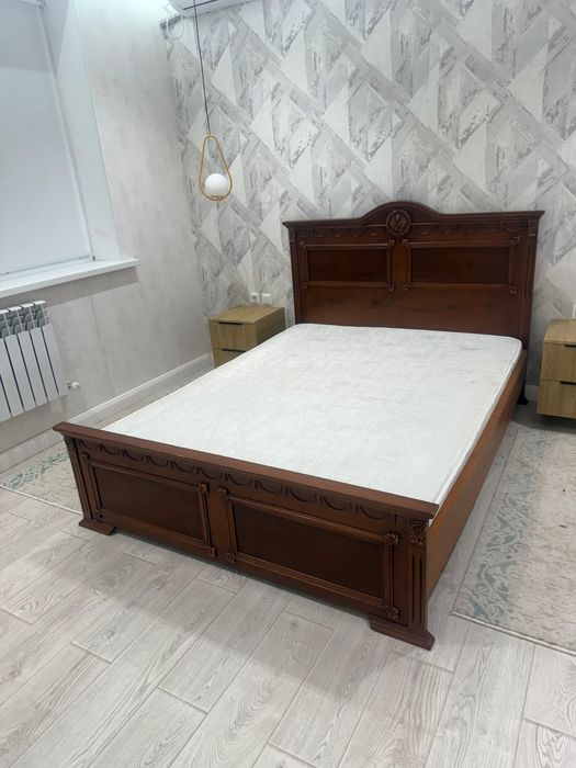 Продам двуспальный кровать с матрасом