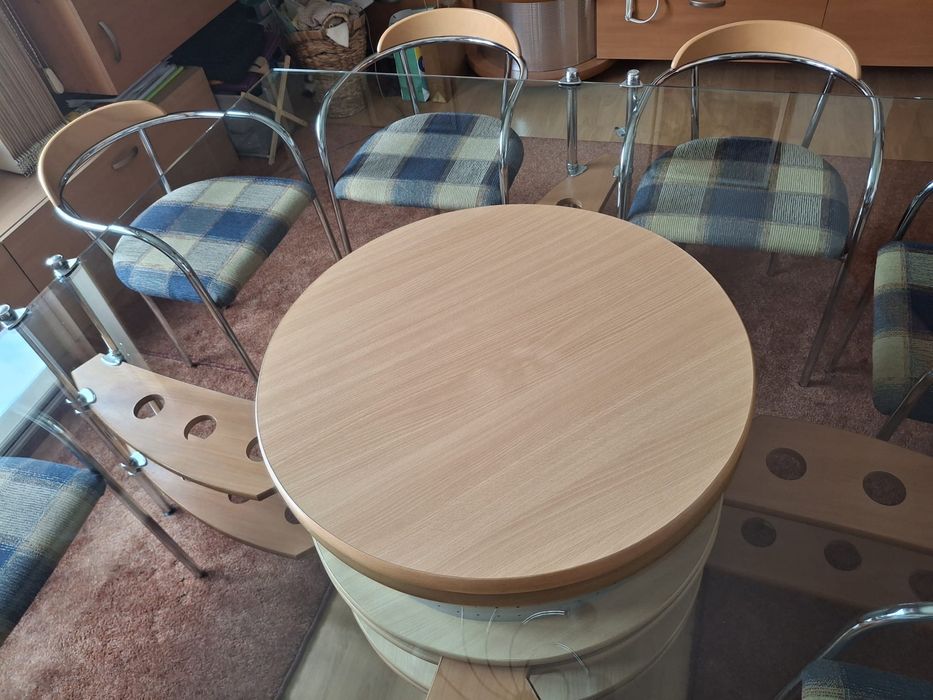 Masă dining din sticlă + 8 scaune, dimensiune 180x180 cm.
